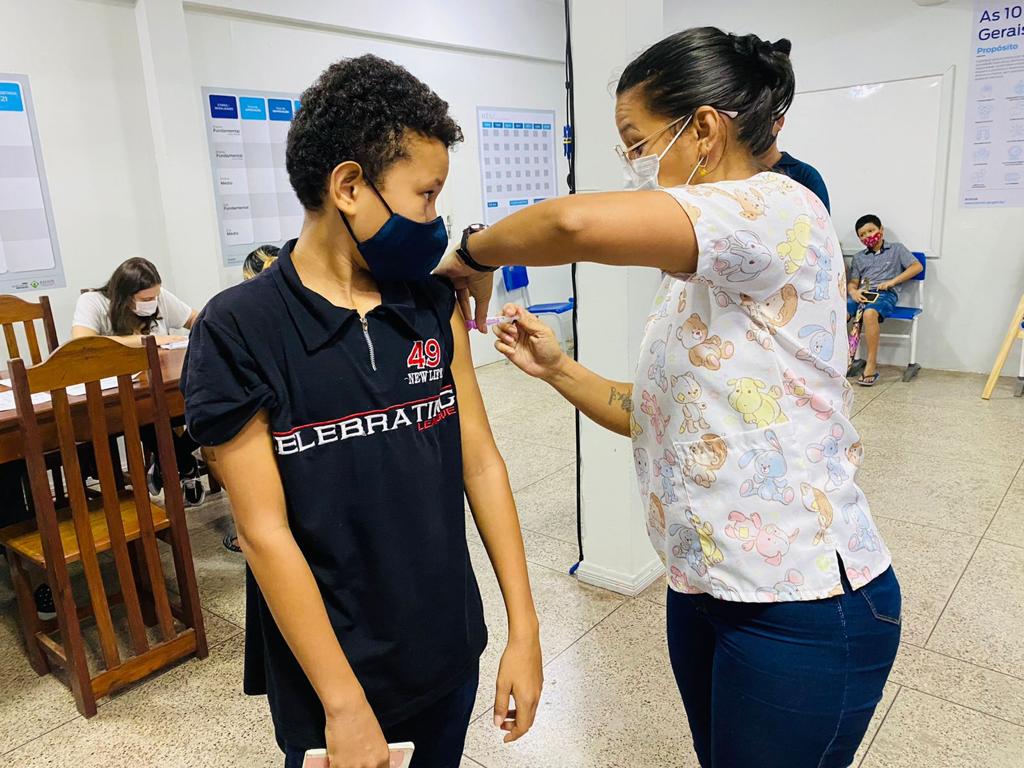 Governo divulga novo calendário de vacinação nas escolas; veja a lista