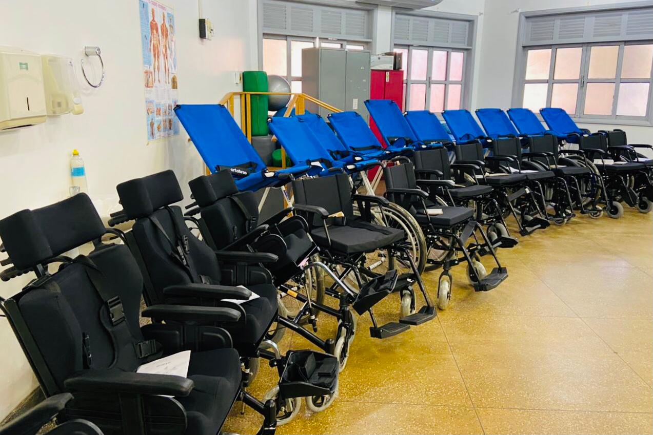 Governo do Amapá distribui mais de 40 cadeiras de rodas para pacientes do Creap