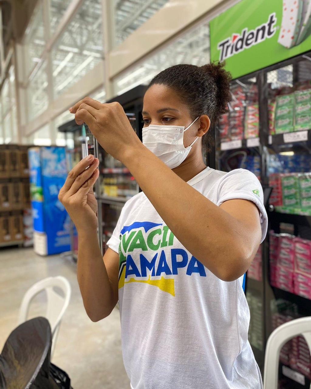 Governo do Amapá oferta vacinas contra covid-19 e tríplice viral em supermercados de Macapá