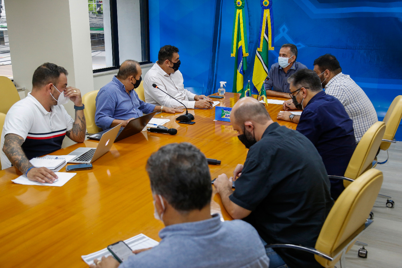 Governador recebe atualização sobre andamento do Plano Regional Integrado de Infraestrutura em Saúde