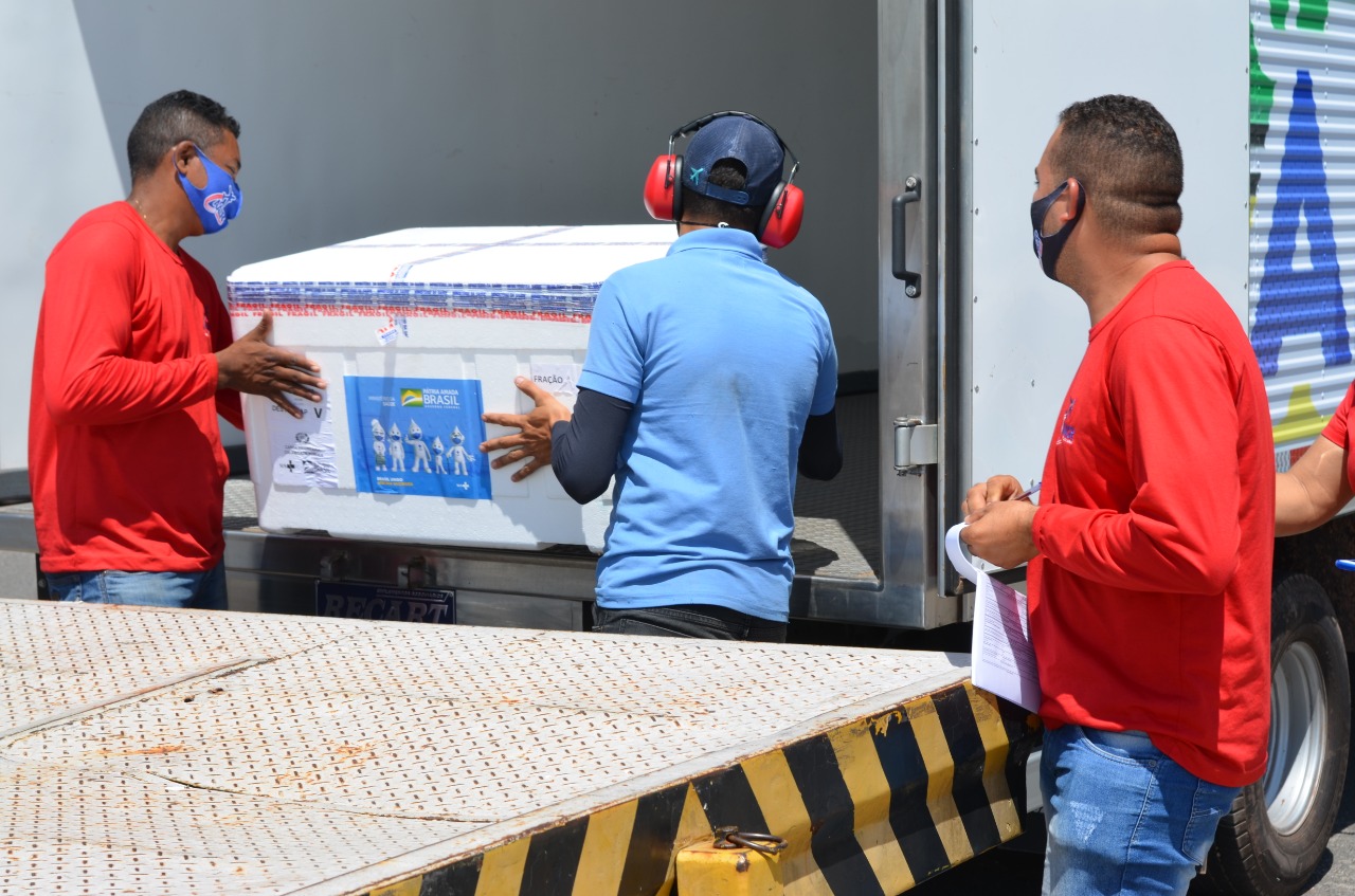 Amapá recebe mais uma remessa com 7,9 mil doses de vacinas contra a covid-19
