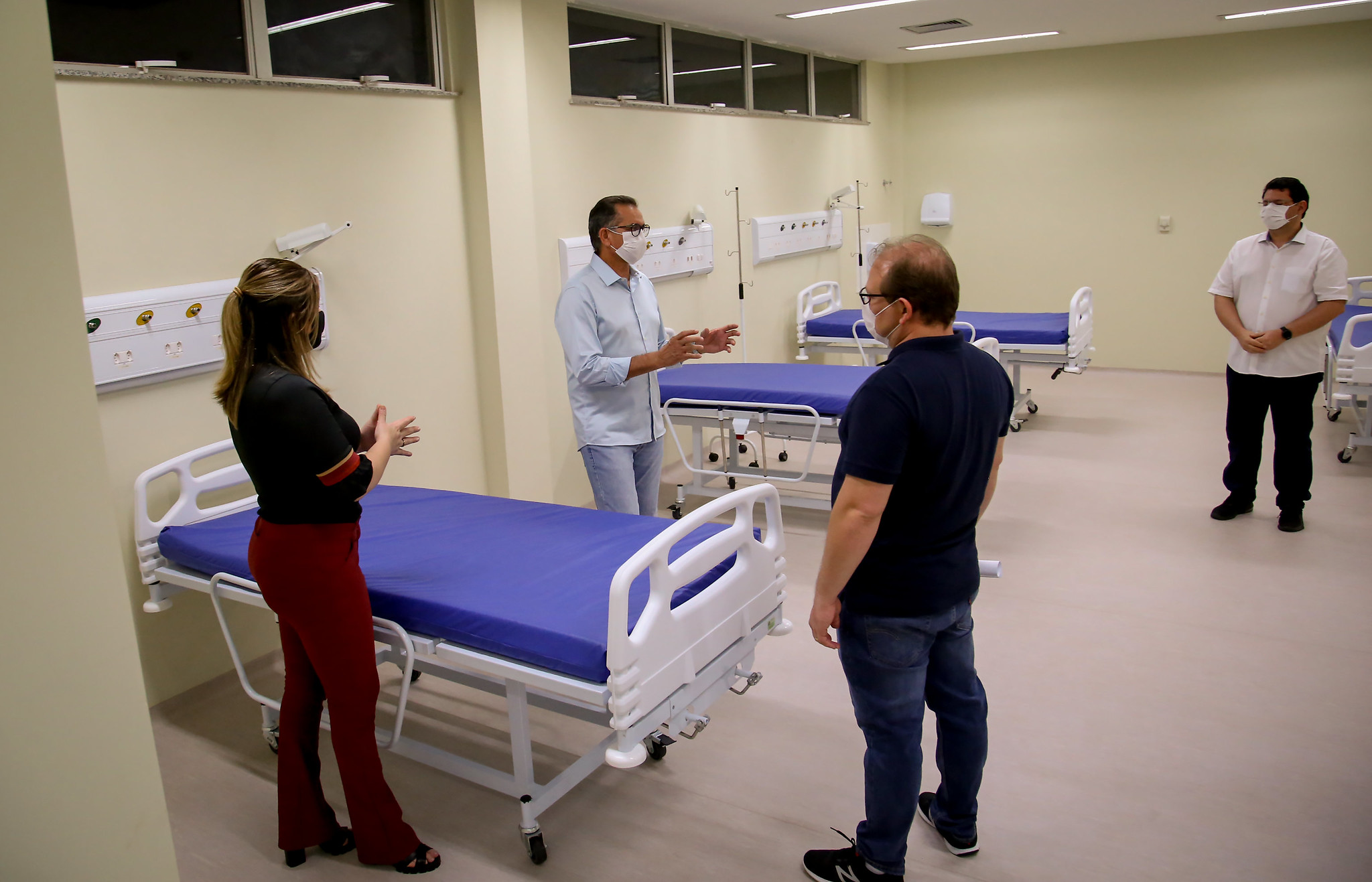 Governador e parlamentares vistoriam Centro de Atendimento Clínico Covid-19 antes de inauguração