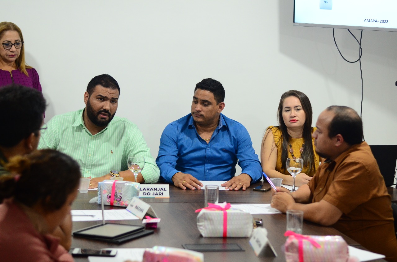 Governo debate saúde mental e cobertura vacinal com municípios