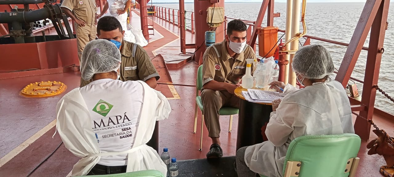 Governo do Estado realiza novos exames para coronavírus em tripulantes de embarcação fundeada na costa do Amapá