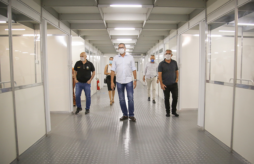 Governador acompanha implantação de hospital de campanha em Santana