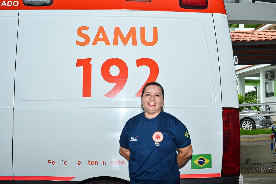'Sempre trabalhamos muito, mas minha família entende', diz enfermeira homenageada em ação do Dias das Mães