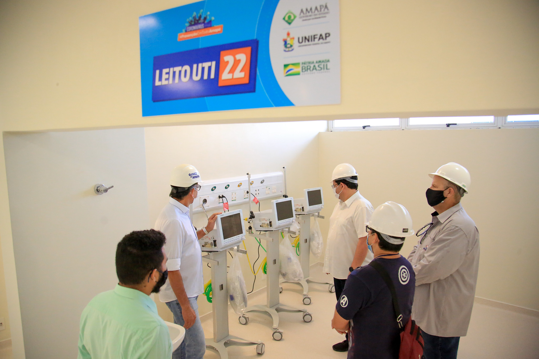 Waldez e técnicos vistoriam o 5º Centro de Atendimento à covid-19, montado no Hospital Universitário