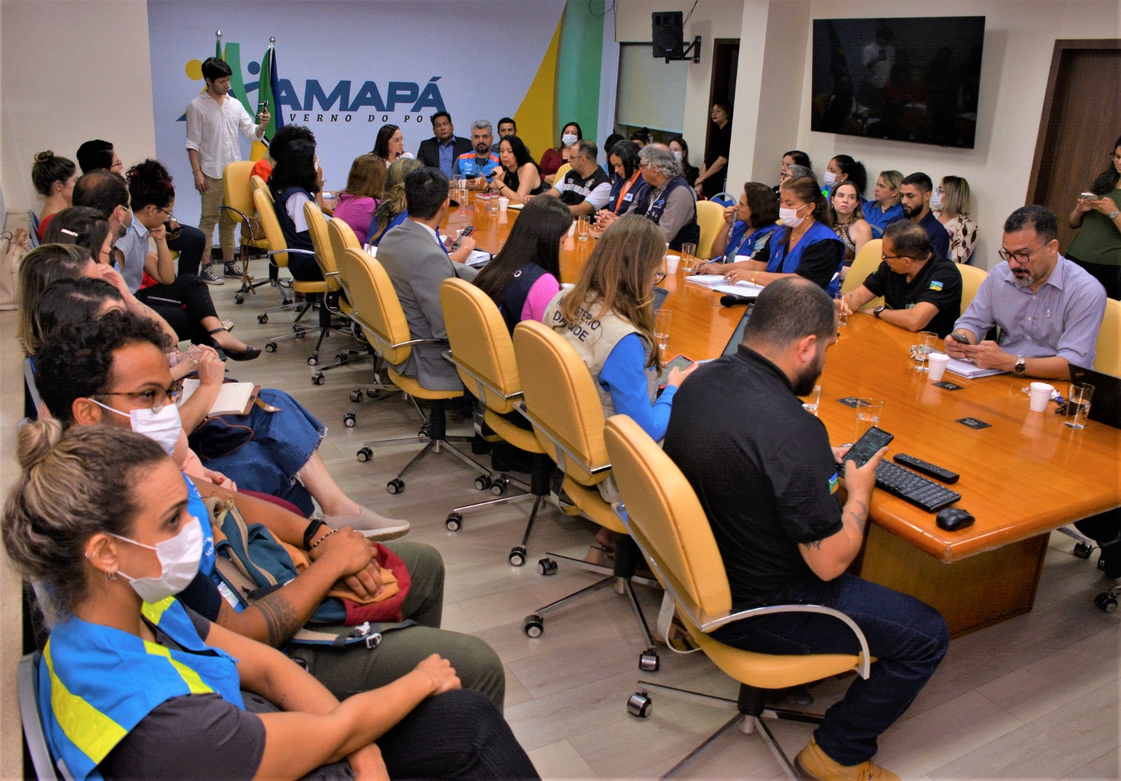 Profissionais da Força Nacional do SUS começam a ajudar no atendimento nos hospitais do Amapá neste sábado, 20