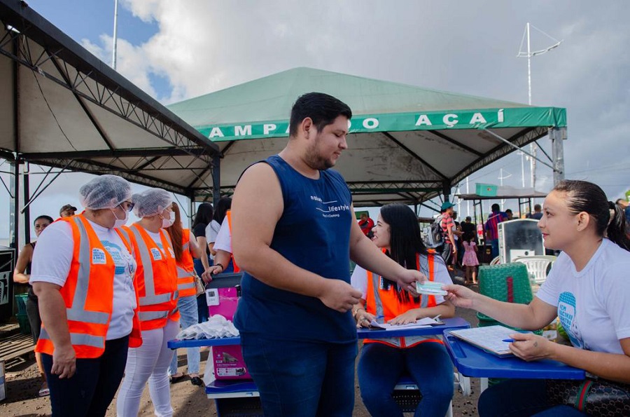 Governo do Amapá faz ação na Rampa do Açaí para conscientizar sobre cuidados com a saúde do homem