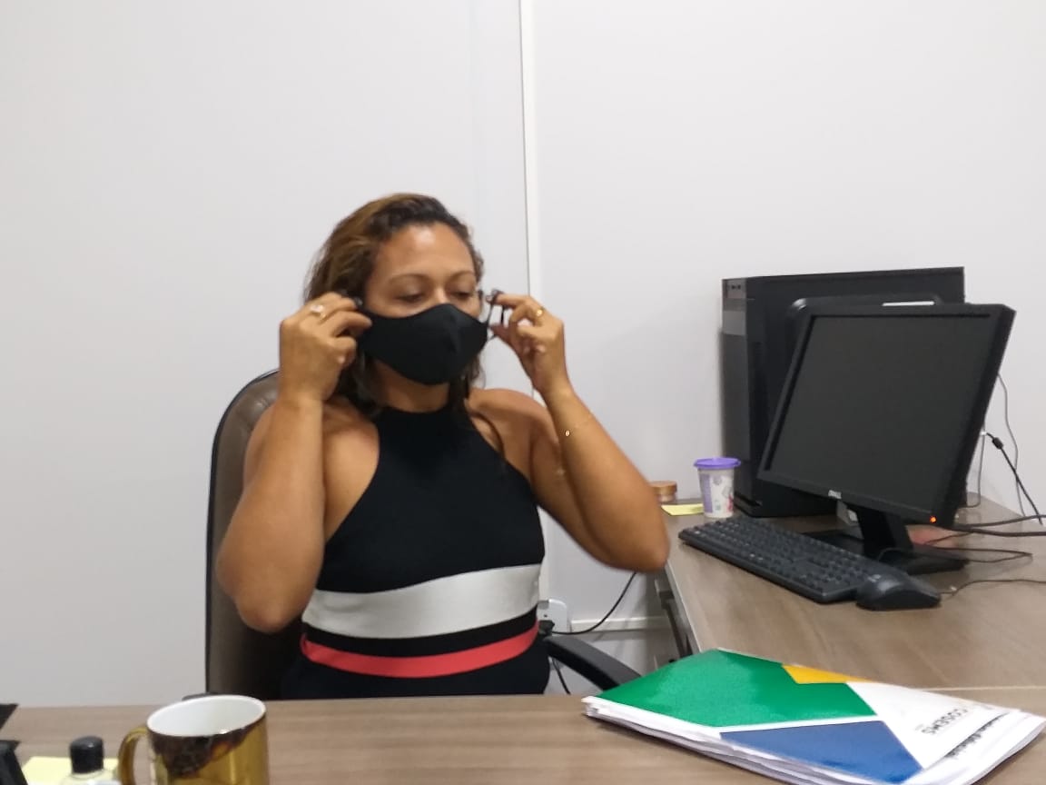 Manuseio incorreto da máscara pode causar contaminação pela Covid-19