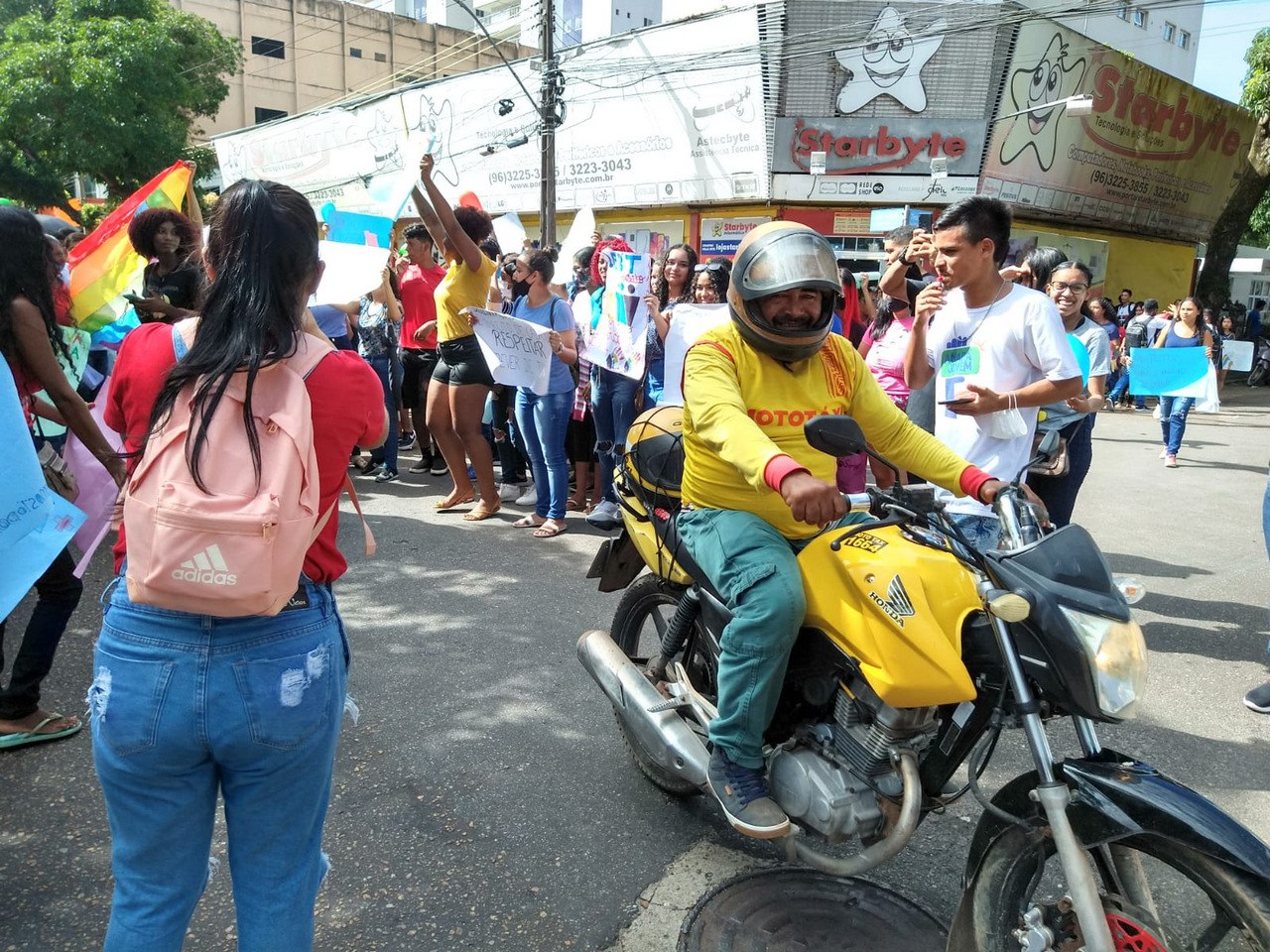 Outubro Rosa: Governo do Amapá mobiliza juventude para caminhada de conscientização sobre o câncer de mama