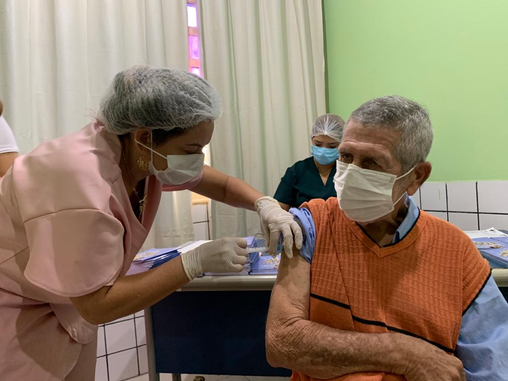 Covid-19: Governo do Amapá vai aplicar doses de reforço em idosos a partir de 70 anos