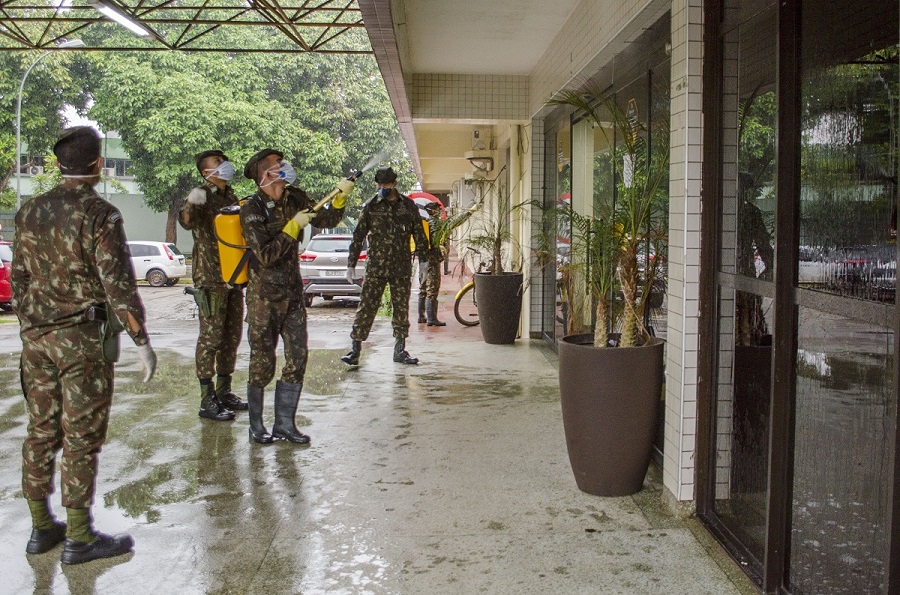 Estado e Exército fazem ação de desinfecção no principal hospital do Amapá