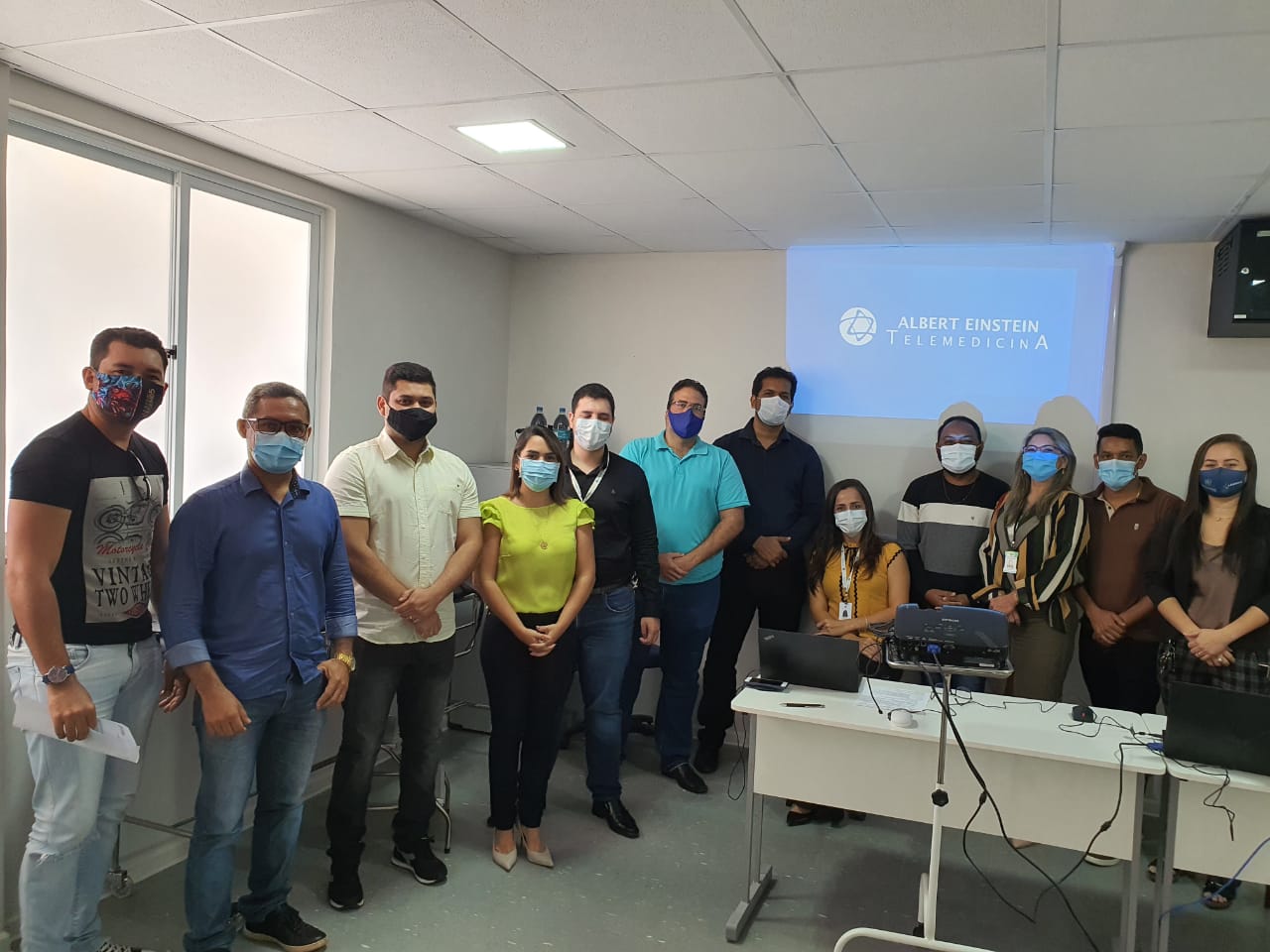 Equipes de profissionais do programa de teleatendimento ambulatorial passam por treinamento