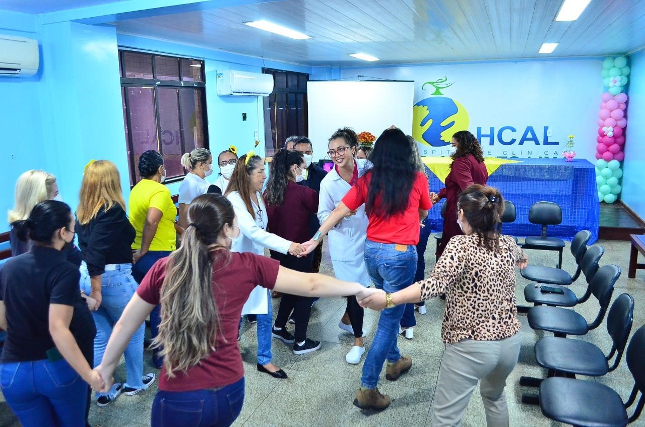 Roda de terapia comunitária para servidores de saúde do HCAL encerra Setembro Amarelo