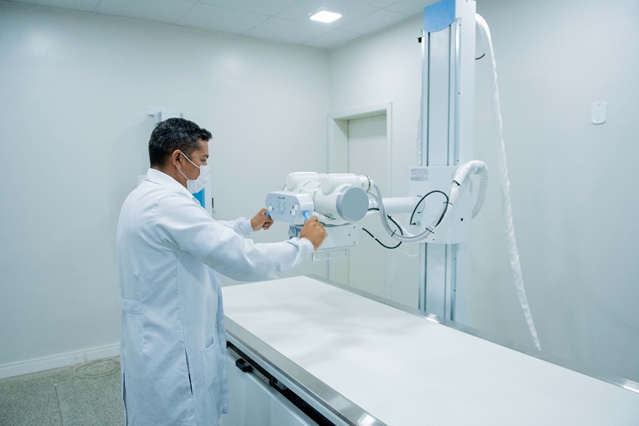 Governo do Amapá instala moderno aparelho de raio-X no Hospital de Emergências de Macapá