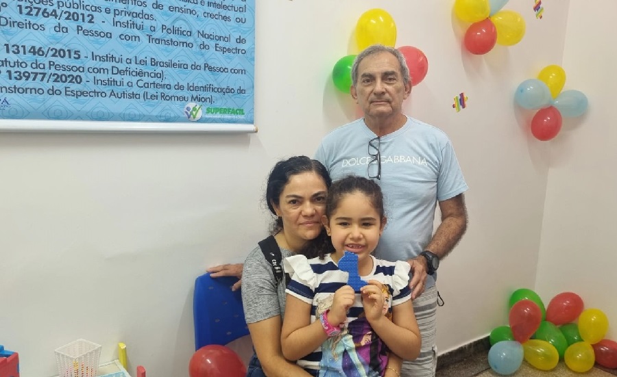 ‘Ela é tudo para nós’, diz pai de criança com autismo atendida no Super Fácil