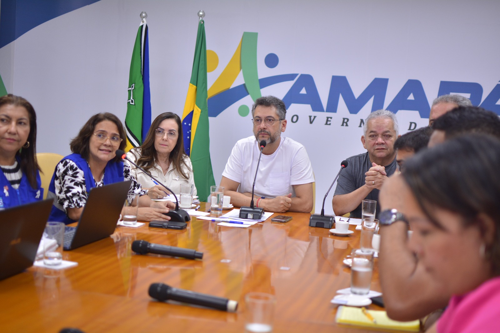 Governador do Estado reúne com prefeitos e autoridades de saúde e define recomendações para contenção da síndrome respiratória no Amapá