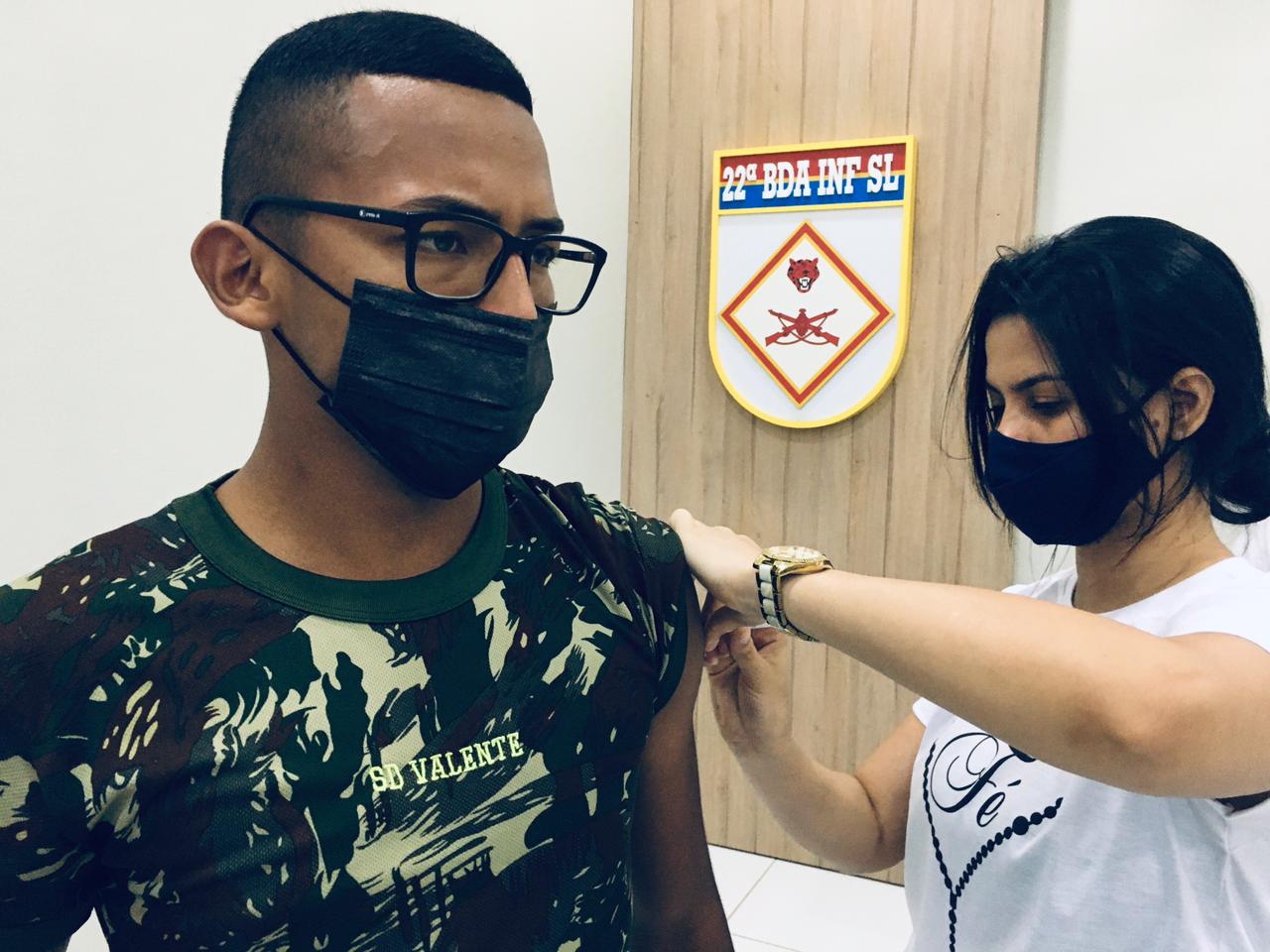“Mais proteção, no trabalho, em casa”, afirma soldado em vacinação contra o sarampo e a influenza promovida pelo Governo do Amapá
