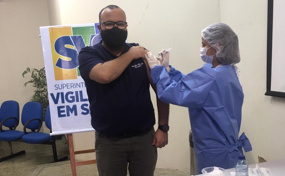 Covid-19: profissionais do Lacen foram vacinados nesta sexta-feira, 29