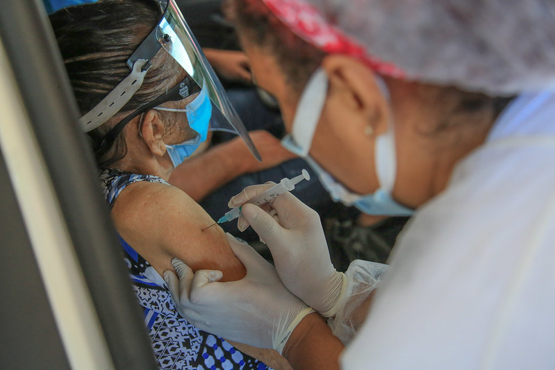 Amapá aplicará terceira dose de vacina contra covid-19 em pessoas acima de 60 anos e profissionais de saúde