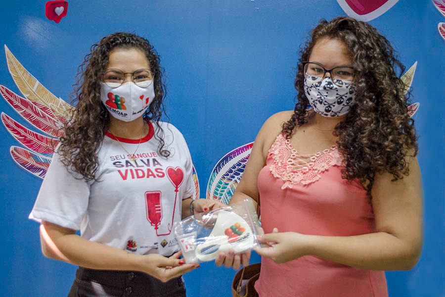 Dia Mundial do Doador de Sangue: Hemoap distribui kits com máscara e álcool em gel para voluntários