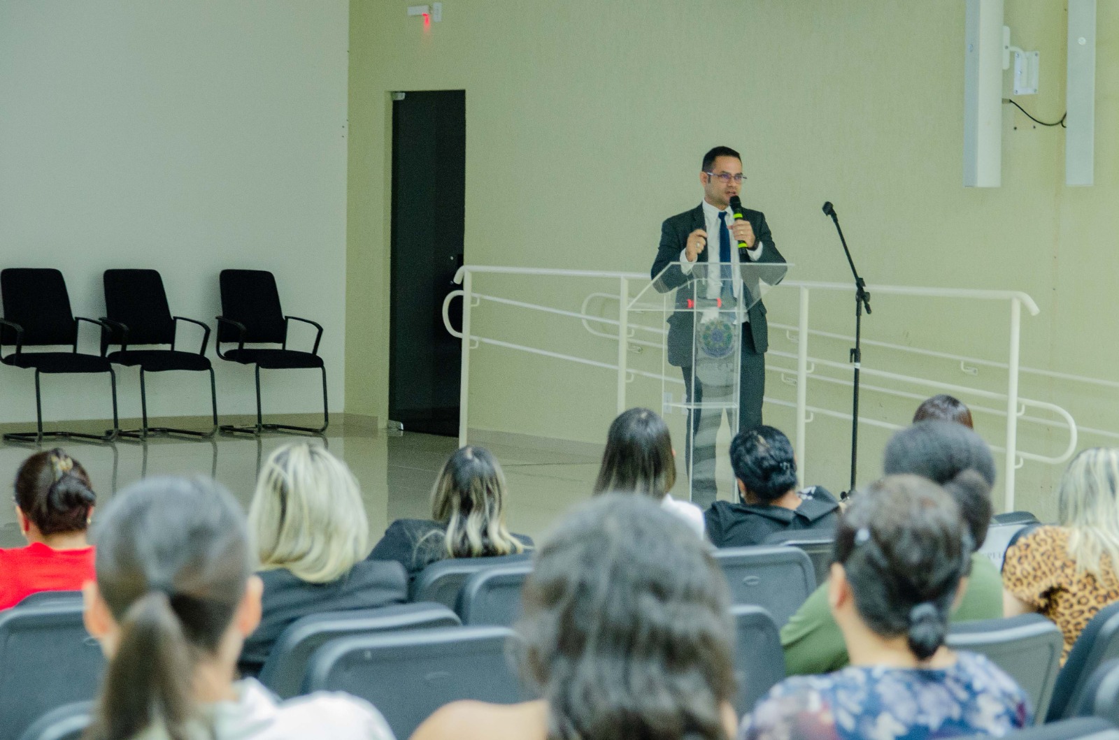 Profissionais do HE recebem qualificação para processos administrativos