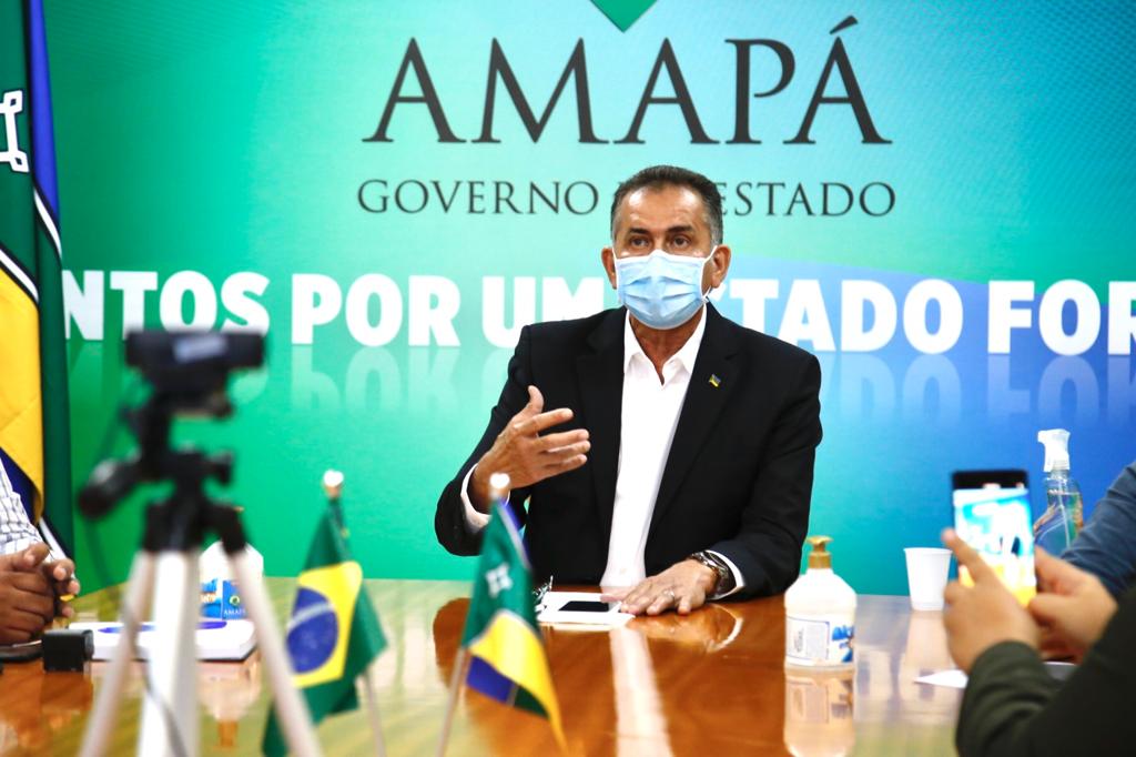 Governo Federal reduz número de doses da vacina e governadores cobram mais transparência