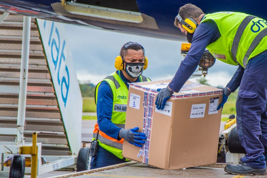 Amapá recebe 1.170 doses de vacinas da Pfizer para grávidas, puérperas e pessoas com deficiência