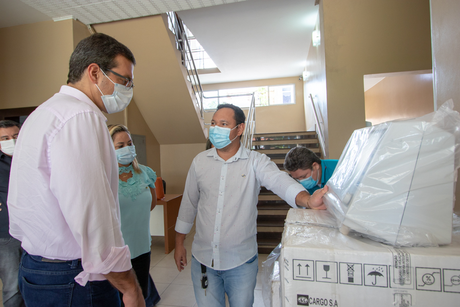 Governo do Amapá entrega 5 respiradores hospitalares para Prefeitura de Macapá