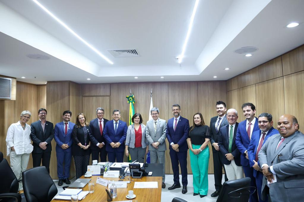 Governador do Amapá reúne com ministra da Saúde, em Brasília