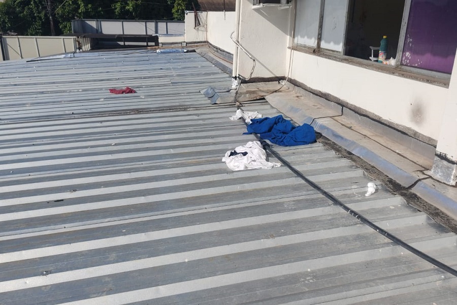 Hospital de Emergências de Macapá terá telas nas janelas para impedir descarte de lixo em telhados