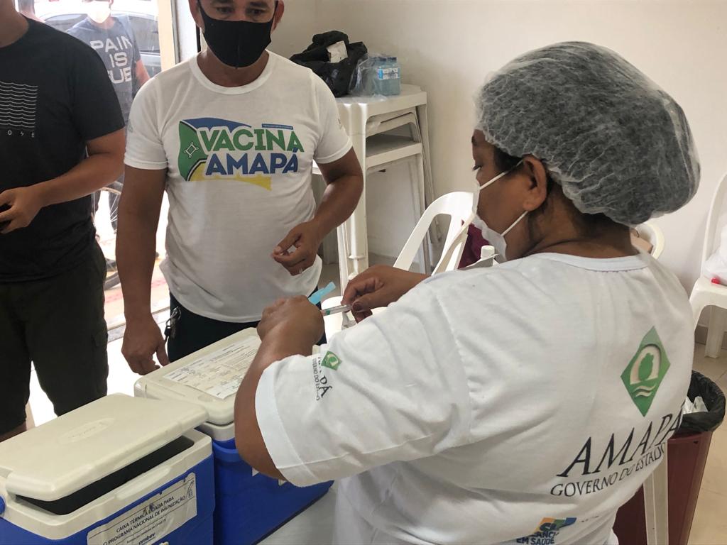 Governo do Amapá oferece vacinas contra covid-19 e sarampo em shoppings da capital