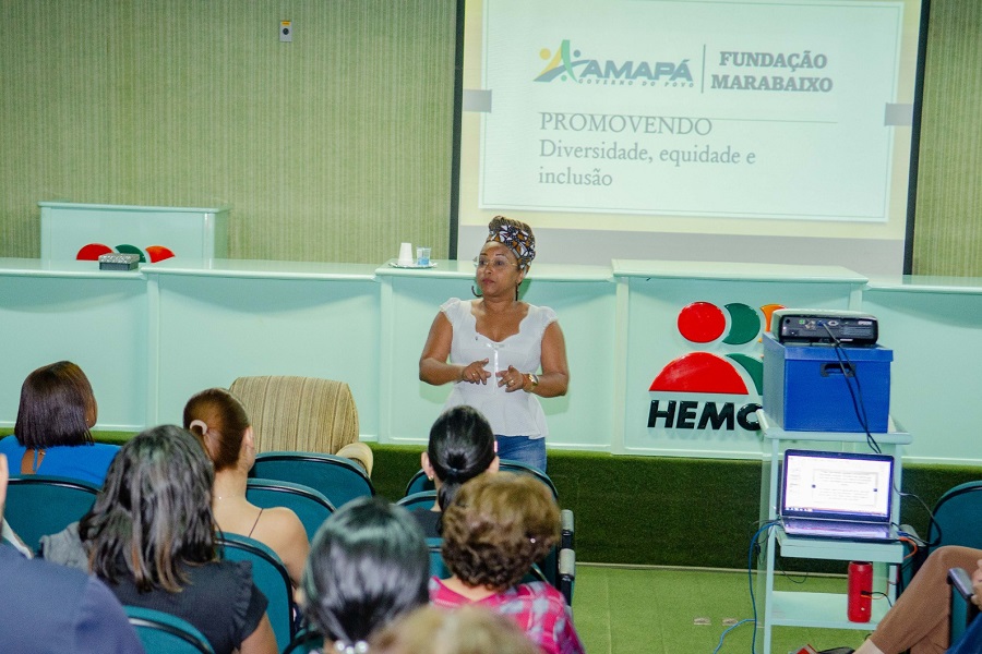 Hemoap treina equipe para atendimento com foco no respeito à diversidade