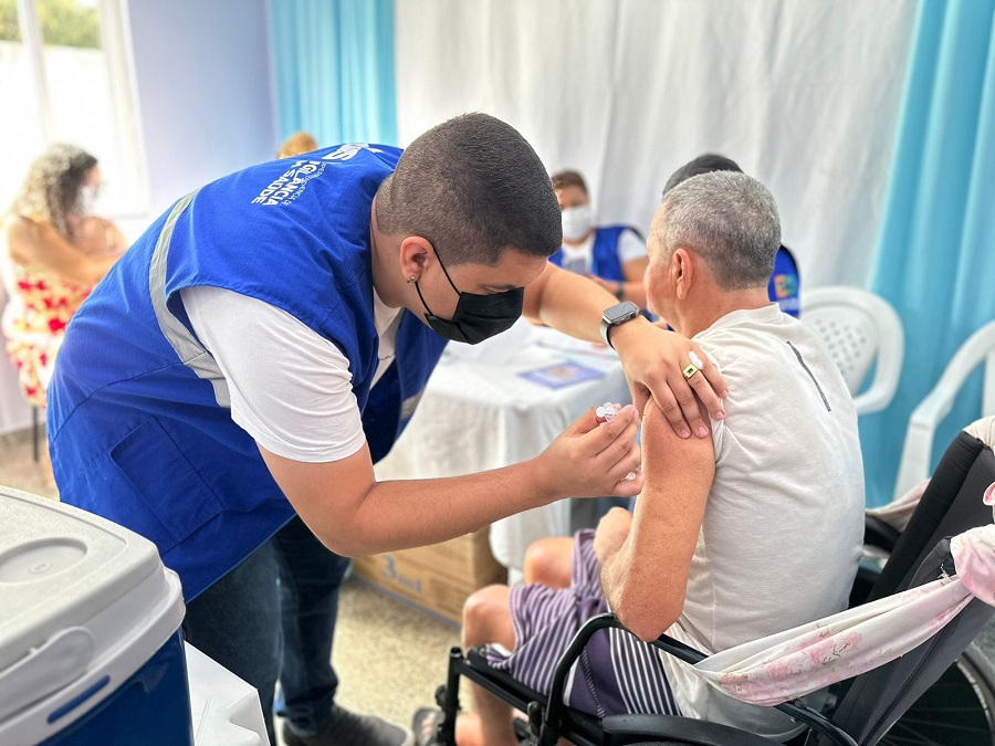 Governo do Amapá leva imunização a 78 idosos do abrigo São José no Dia D contra a influenza