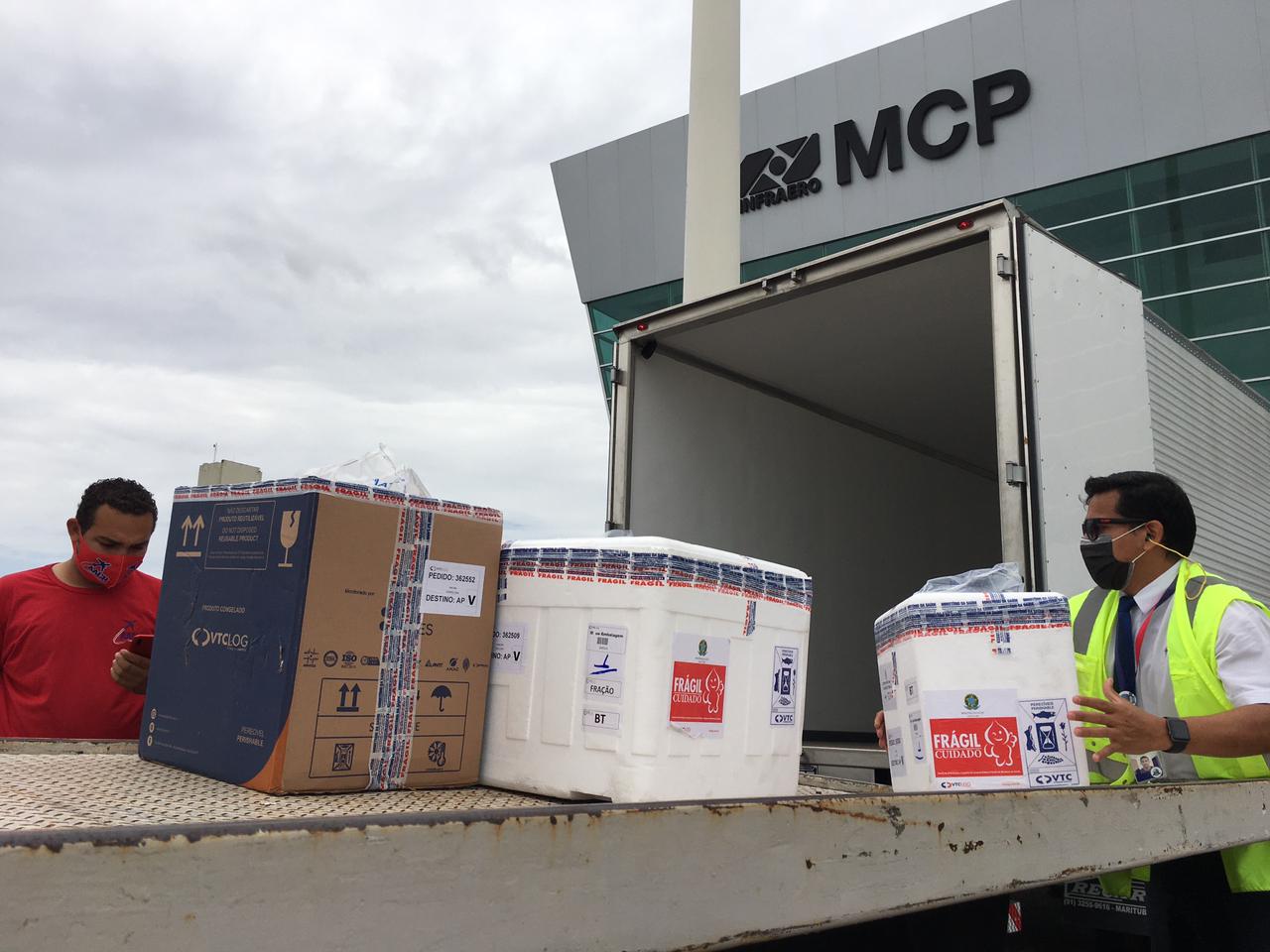 Amapá recebe nova remessa com 15.930 doses de vacinas contra a covid 19. Semana fecha com mais de 39 mil doses recebidas