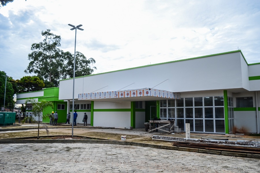 Governador acompanha atendimentos e obras no Hospital de Santana para abertura de novos leitos emergenciais