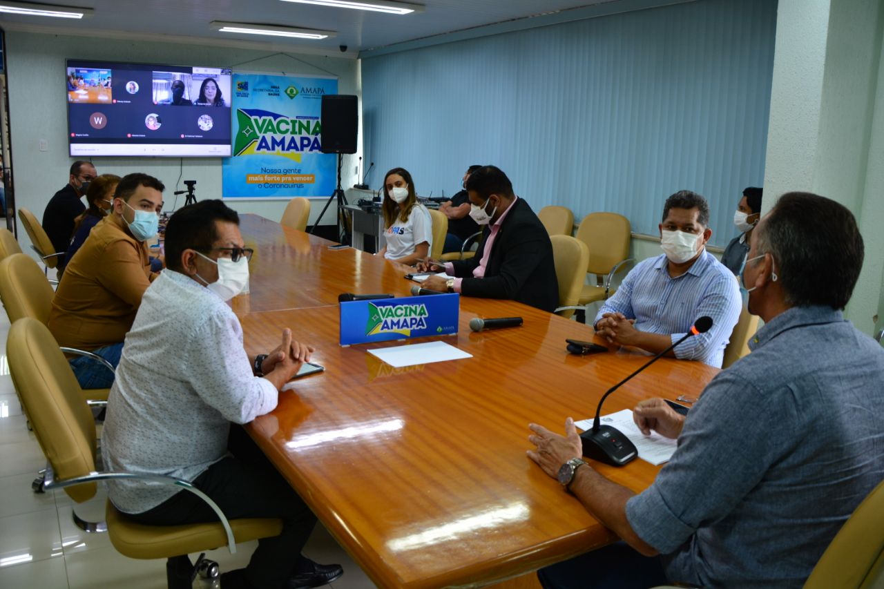 Governador reúne com prefeitos para avaliar relatório epidemiológico e medidas de proteção à vida e à economia