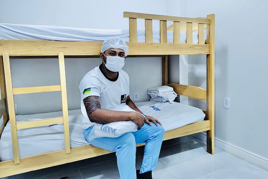 ‘Um local digno de verdade’, diz agente de serviços gerais sobre nova sala de repouso no Hospital de Emergências de Macapá