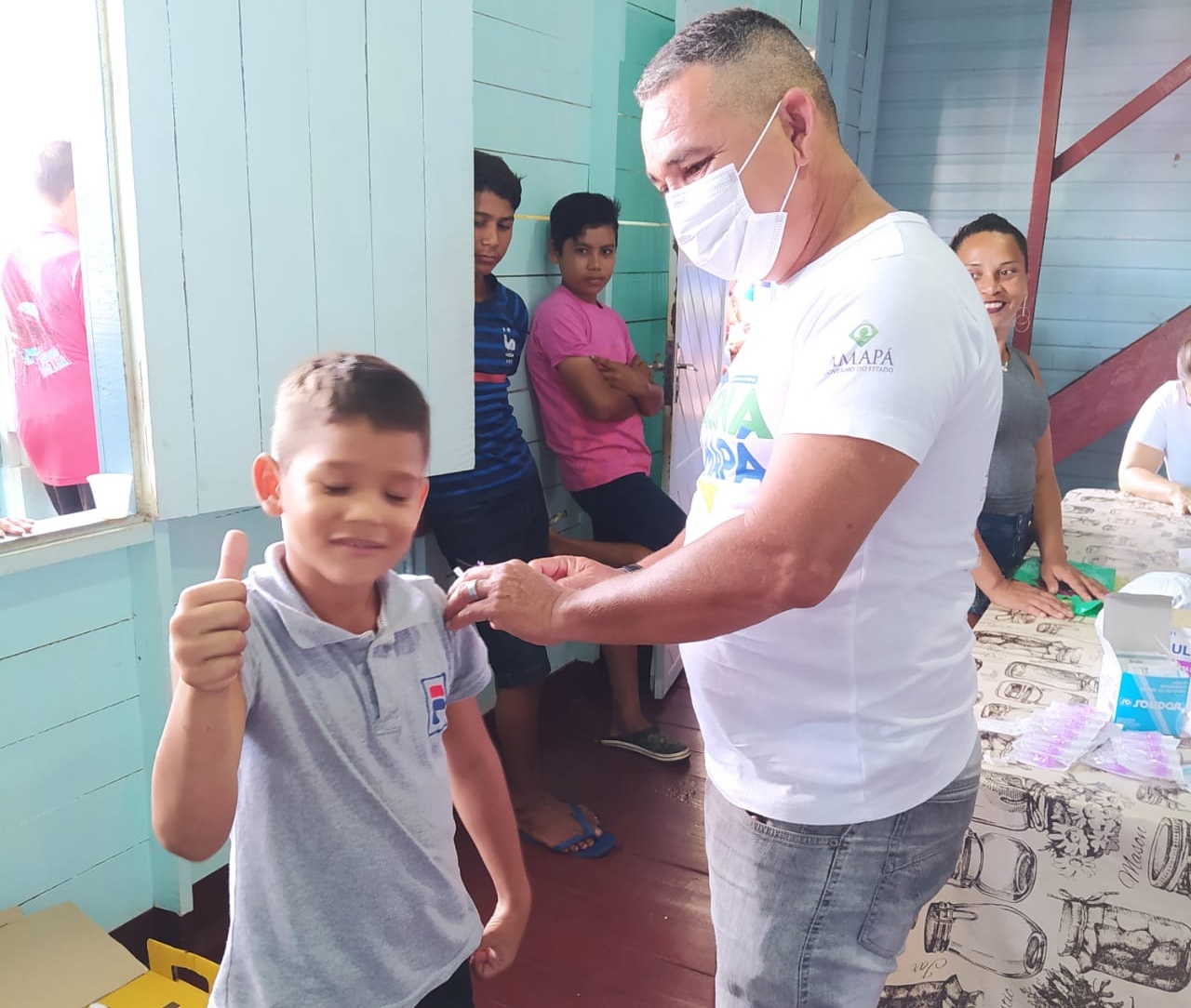 Força-tarefa de saúde do Governo do Amapá imuniza e testa ribeirinhos do Bailique para covid-19