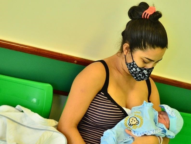 'Fui muito bem tratada desde o momento que cheguei até a hora do parto', diz mãe atendida pela Maternidade Bem Nascer
