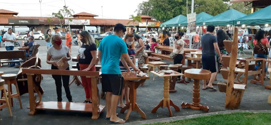 Feira de móveis rústicos atrai público e fortalece a cadeia produtiva do artesanato