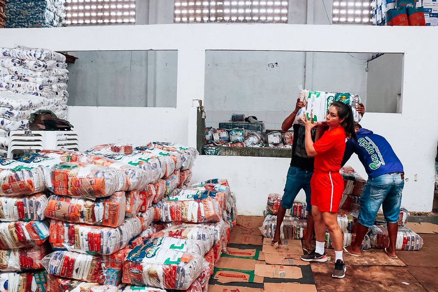 Ação humanitária: Governo do Amapá envia 500 kits de alimentos para comunidades rurais de Ferreira Gomes